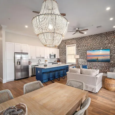 Harbor House Suite A